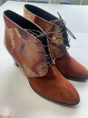 ICON Wearable Art Italian Leather & Suede Lace-Up Ankle Boots (Women’s Size 8 M)